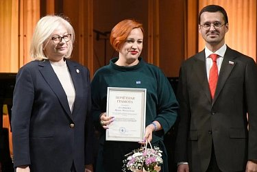 Депутаты поздравили педагогов с Днем учителя